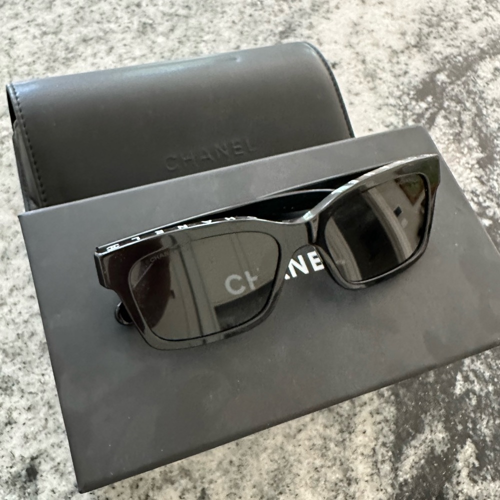 CHANEL Square Logo sunglasses